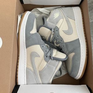 Air Jordan 1 Mid SE
